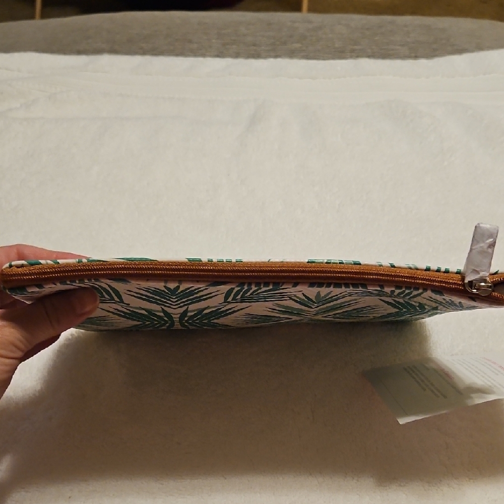 Thirty-One Green and White Palm Leaf Wristlet - Picture 4 of 7
